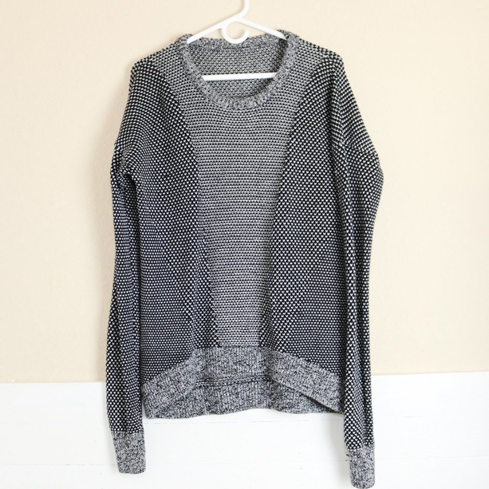 Lululemon Yogi Crew  Sweater Black White 12?